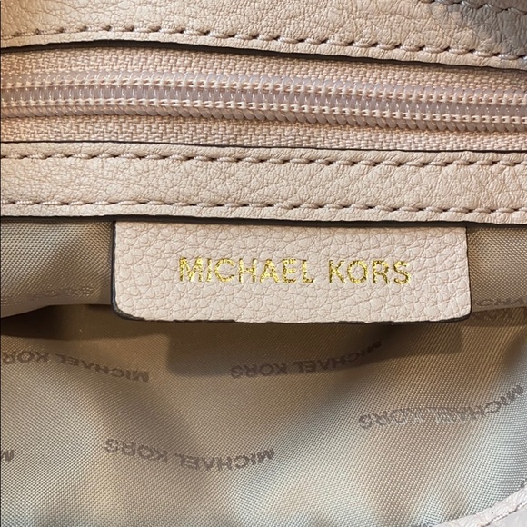 NWOT Michael Kors Soft Leather Crossbody Bag. - Picture 4 of 16